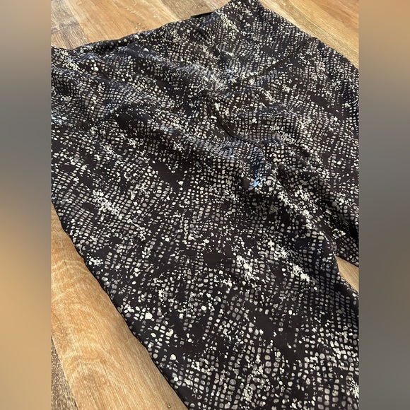 ZELOS SALE! Any 2 ZELOS $20! Black Snake Patterned Leggings, Size 1X NWT - Picture 8 of 14